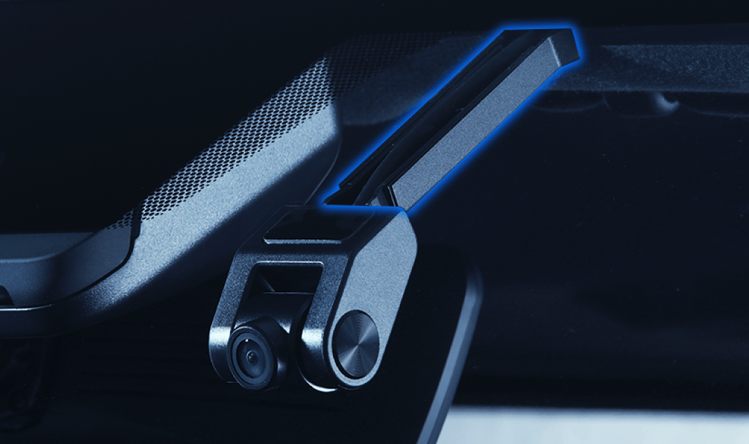 カメラ独立型だから各センサーを避けてフロントカメラを取付け